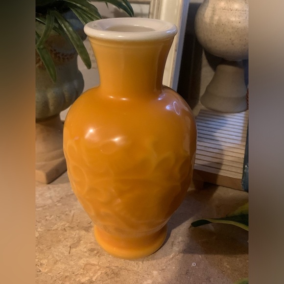 1981 Avon Spring Bouquet Fragrance Vase Amber Yellow Vinyl - Picture 2 of 4